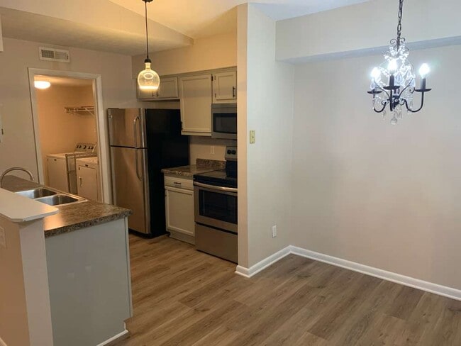 Building Photo - 533 Aspen Glen Dr Unit 311