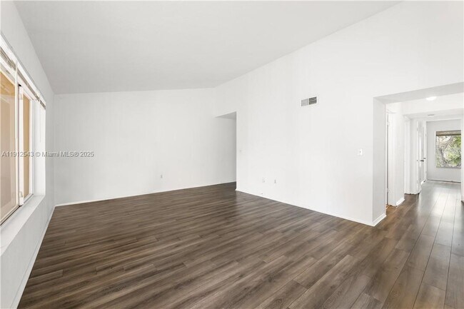 Photo - 2361 NW 33rd St Unit 613