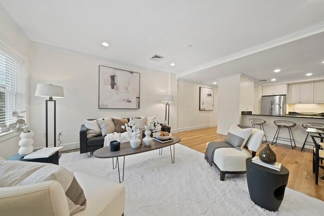 Photo - 321 Hammond Pond Pkwy Unit 105