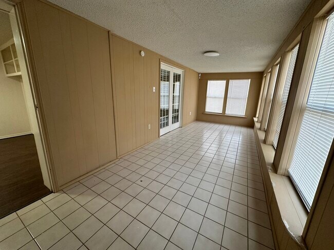 Photo - 2504 25th St