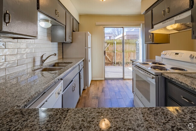 2BR, 1.5BA - 980SF - Kitchen