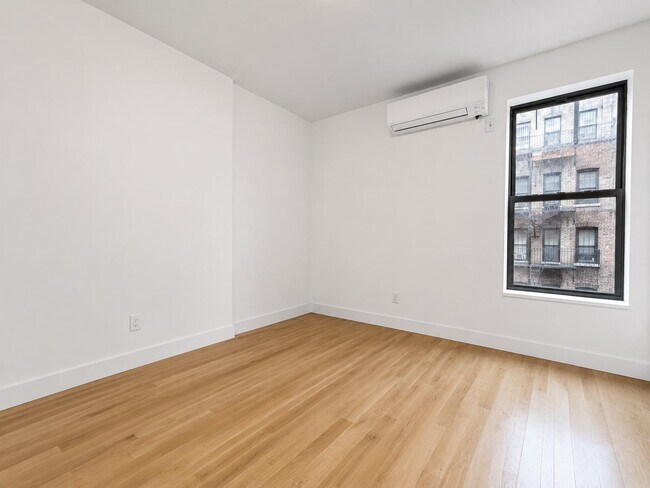 Photo - 346 W 52nd St Unidad 2A