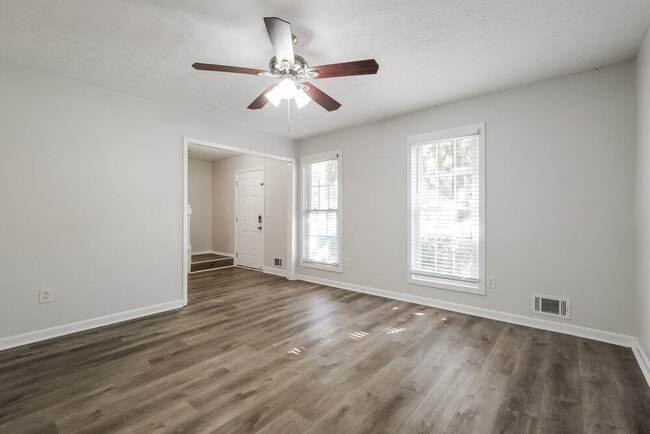 Photo - 895 Highland Terrace NE