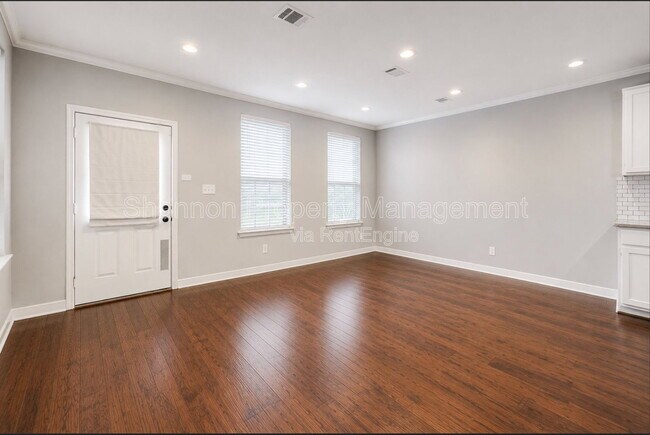 Photo - 921 Kern St