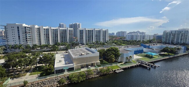 3330 NE 190th St Unit 1018