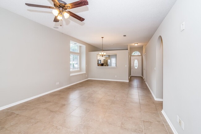 Photo - 3338 Ayrshire St