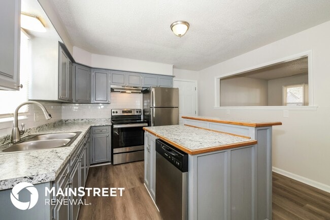 Photo - 403 E 9th St