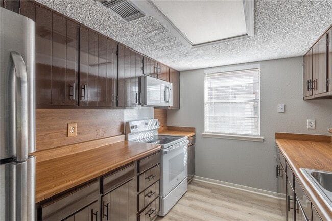 Photo - 19431 Wood Village Ln