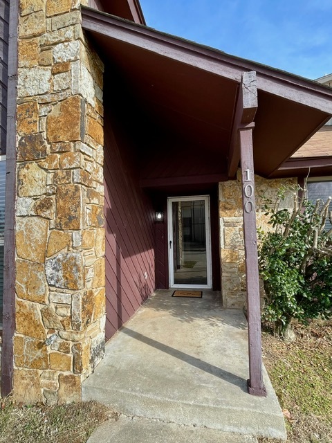 Covered entrance - 100 Village Oaks Dr Townhome