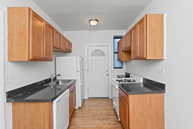 3921 N Fremont St Unit 1E