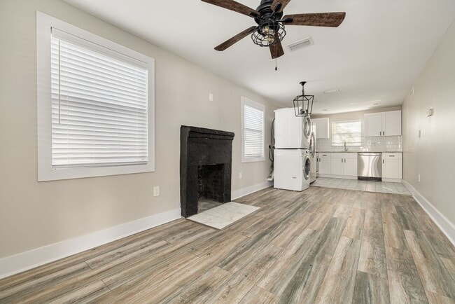 Photo - 106 W Haya St