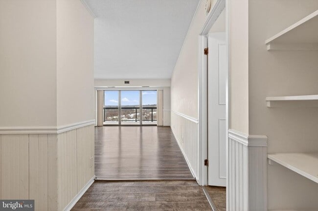 Photo - 307 Yoakum Pkwy Unit 920