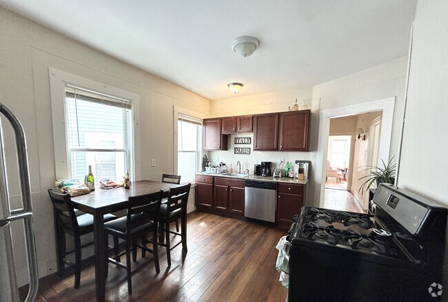 Building Photo - 74 Romsey St Unit 2 Rental