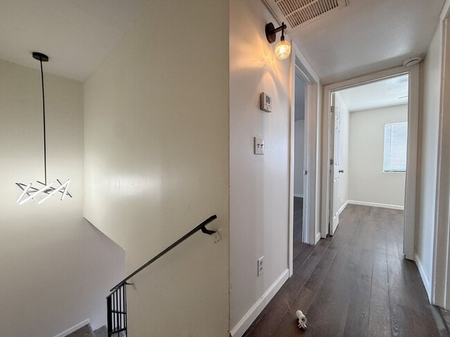 Photo - 5220 W Lynwood St