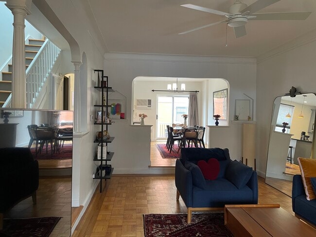 Photo - 3446 Corlear Ave Unidad #1