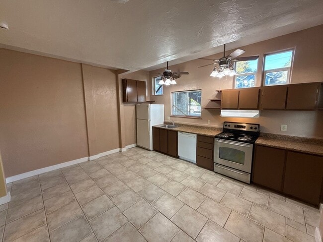 Photo - 291 Clay St W Unit #1