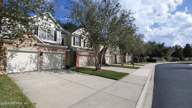 Photo - 11073 Castlemain Cir E