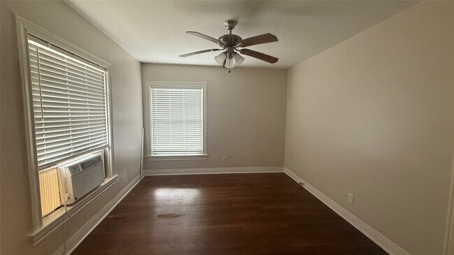 Photo - 1850 W Main St