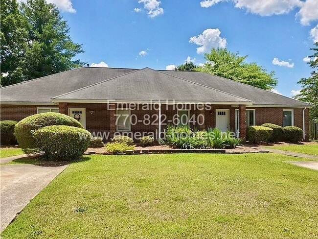 Building Photo - 2107 Fairway Ct SE Unit 2107 Fairway Court SE- B