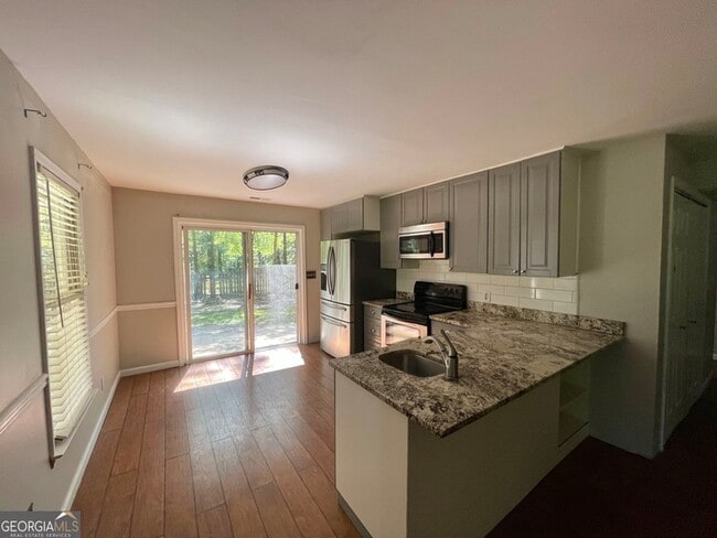 Photo - 61 Clearwater Rd