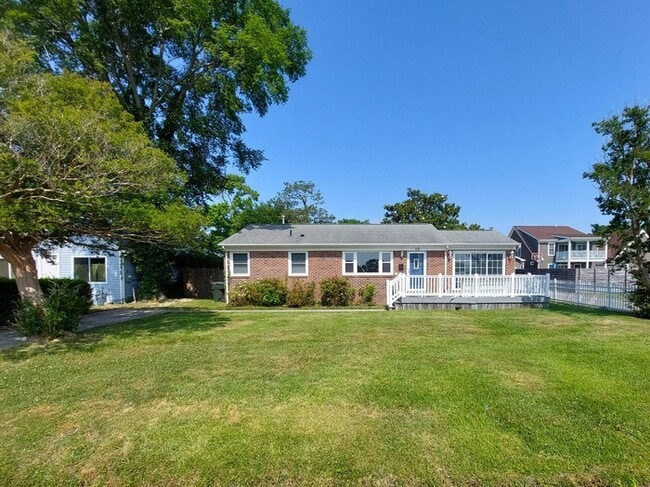 Building Photo - CUTE AND COZY 3 BEDROOM HOME AT BUCKROE BEACH FOR RENT!!!