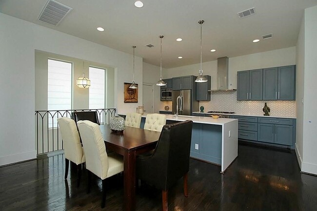 Photo - 1810 Oakdale St