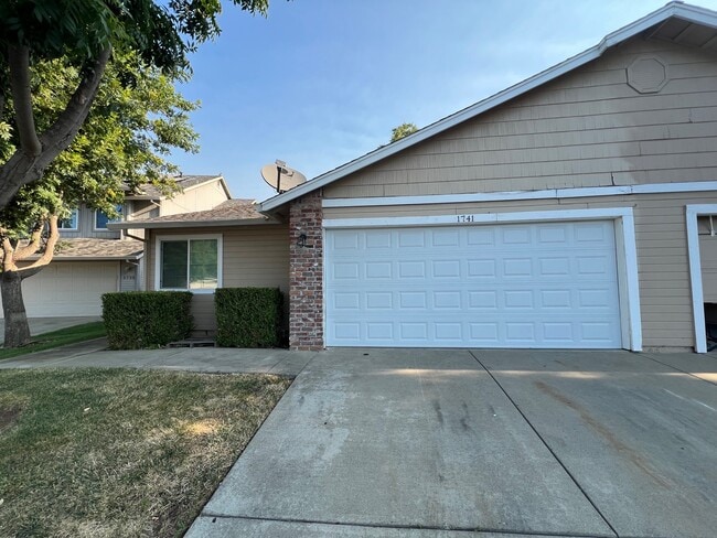 Photo - 1741 Wildflower Cir