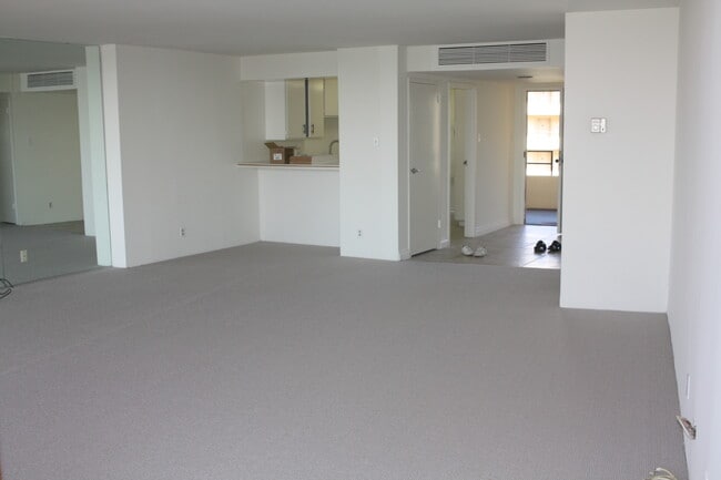 Building Photo - 4316 Marina City Dr Unit 1027