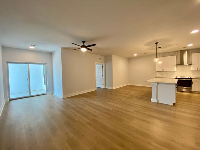 Photo - Stylish 3 Bedrooms 2 Bathrooms with Top-Tier Amenities Condo in East Austin!!!