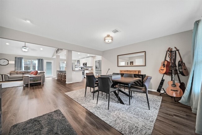 Photo - 143 Bluebonnet St