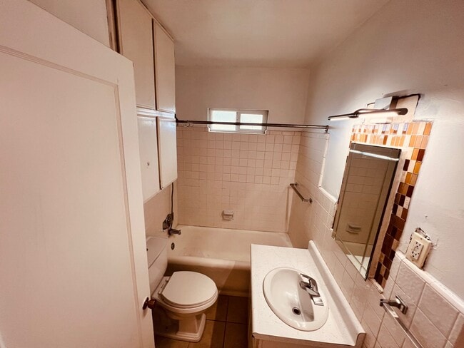 Photo - 978 W 100 N Unit upstairs