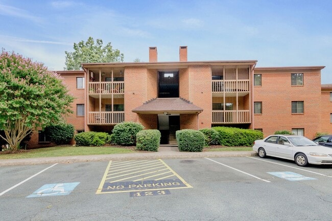 Building Photo - 123 Turtle Creek Rd