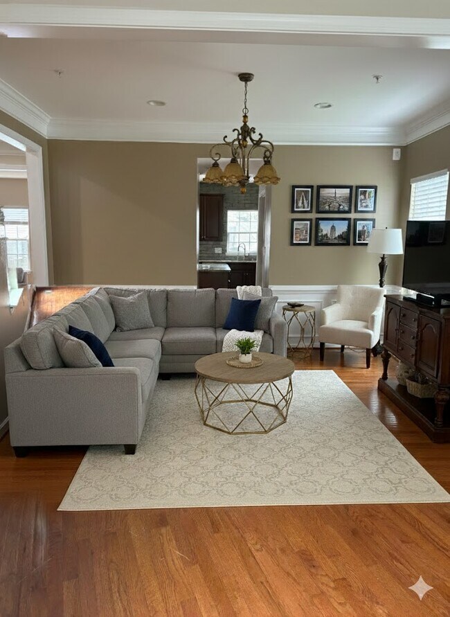 Photo - 1023 Anderson Pl SE