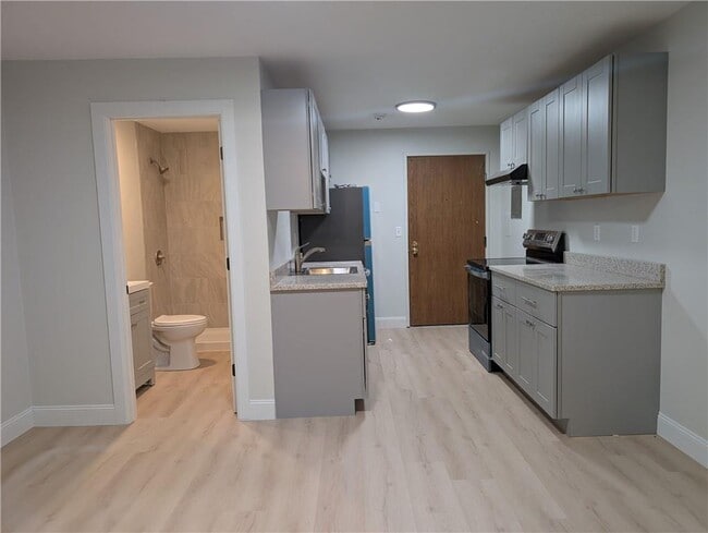 Photo - 420 Woodward Rd