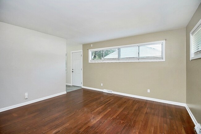 Photo - 2244 English Dr