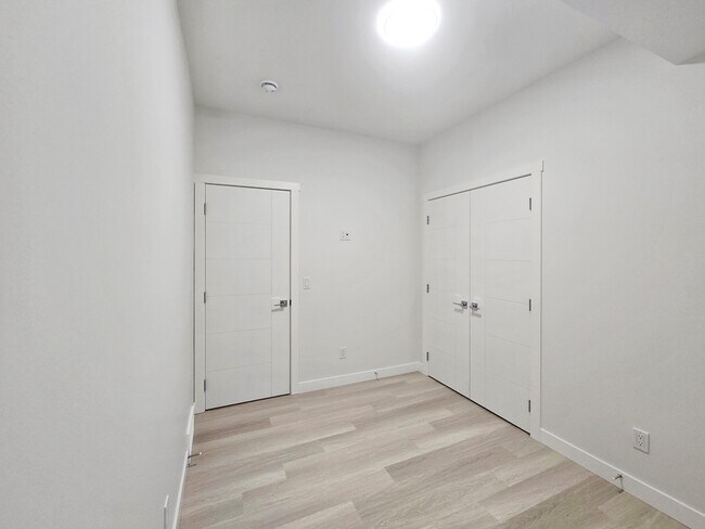 Photo - 6123-6133 33 Ave NW Unit B1