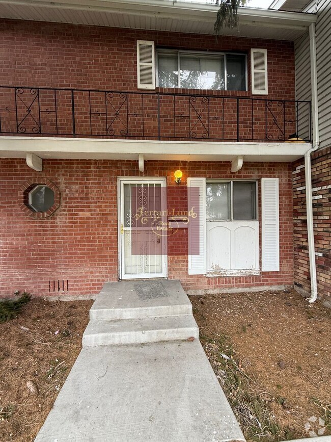 Building Photo - Townhome in Reno, 2 bedroom 1.5 bathroom -...