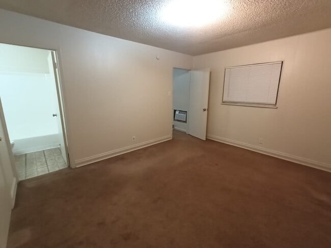 Photo - 5811 Stieren Dr Unit 5811 - 93