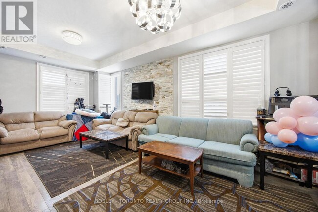 Photo - 25 Heron Park Pl