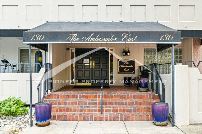Building Photo - Condo with Mountain Views and Modern Updates! Unit 907