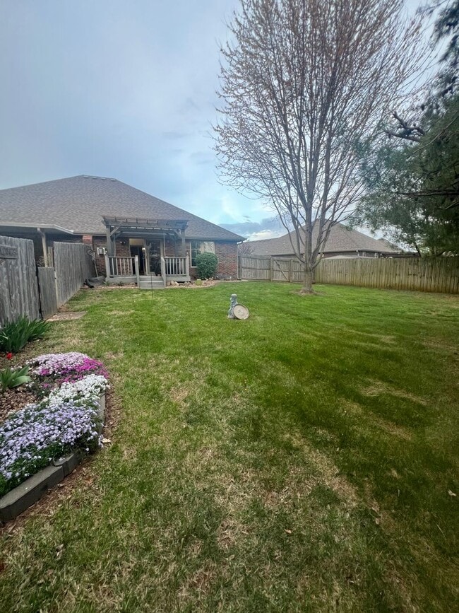 Photo - 2 bedroom/2 bath townhouse with 2 car garage