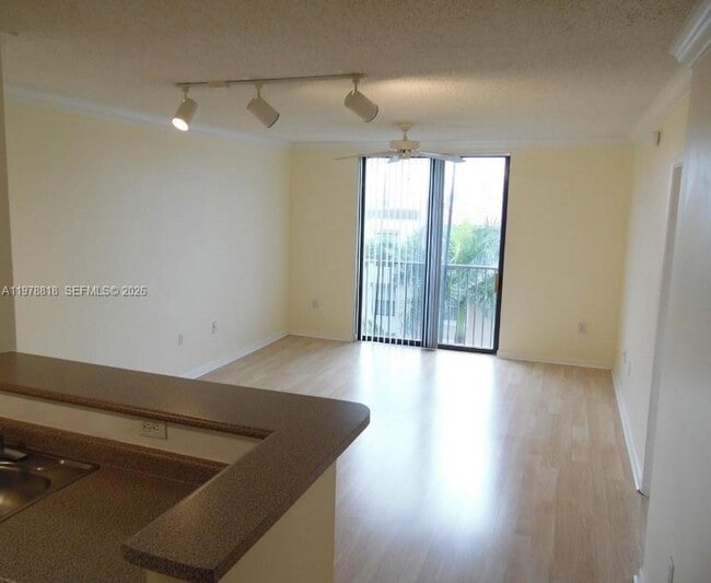 Photo - 1919 Van Buren St Unit 613A