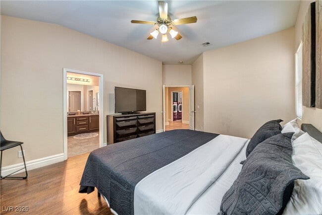 Building Photo - 8704 Las Posas Ave