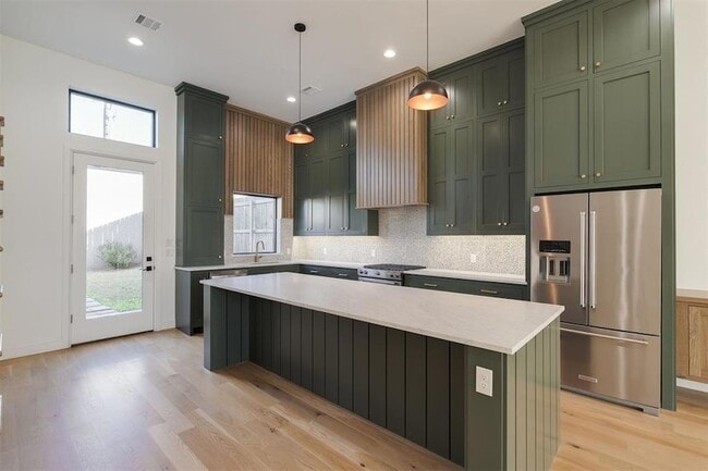 Photo - 827 NW 8th St