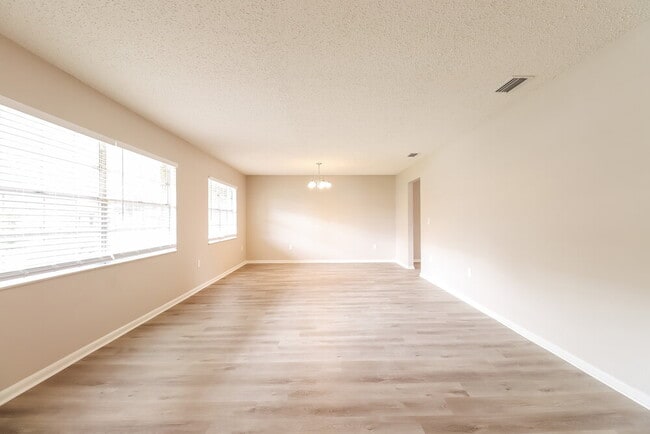 Photo - 143 Jenny Way