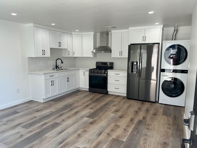 Photo - 7718 N Glenoaks Blvd