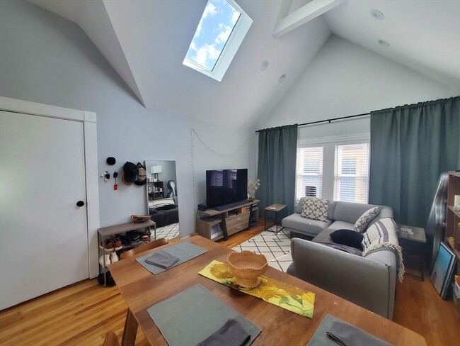 Photo - 72 Marshall St Unit 3