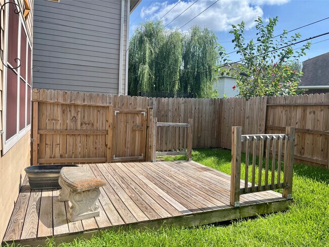Photo - 6111 Morningshire Ln