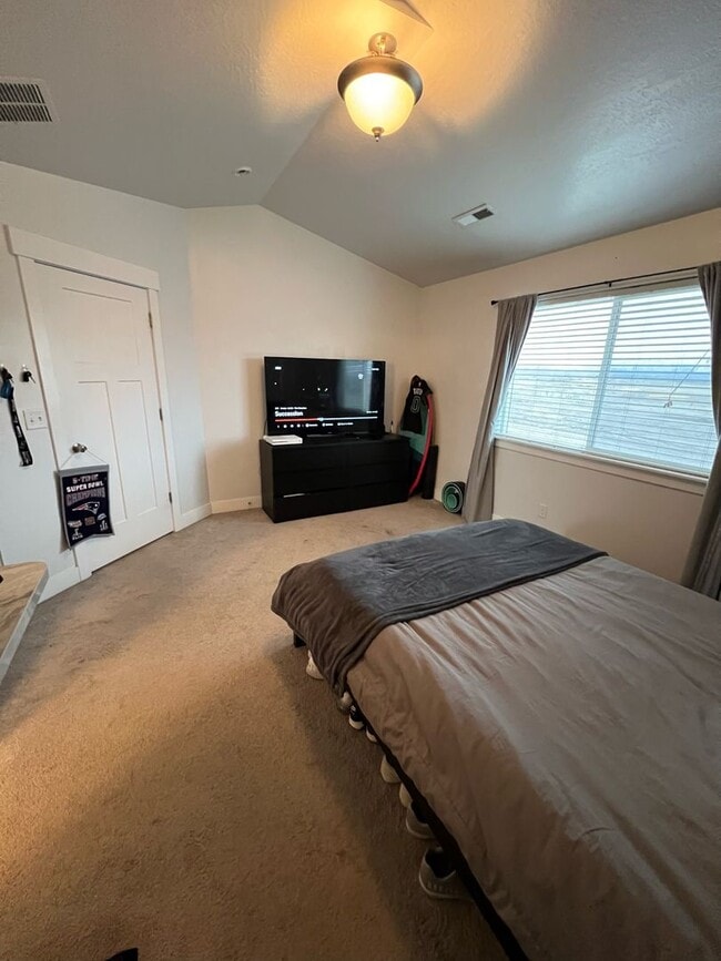 Building Photo - 192 W Silver Springs Dr Unit Bedroom 3
