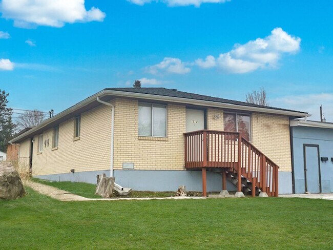 Photo - Charming 2 Bed, 1 Bath Duplex in the Heart of Cheney Unit 1516